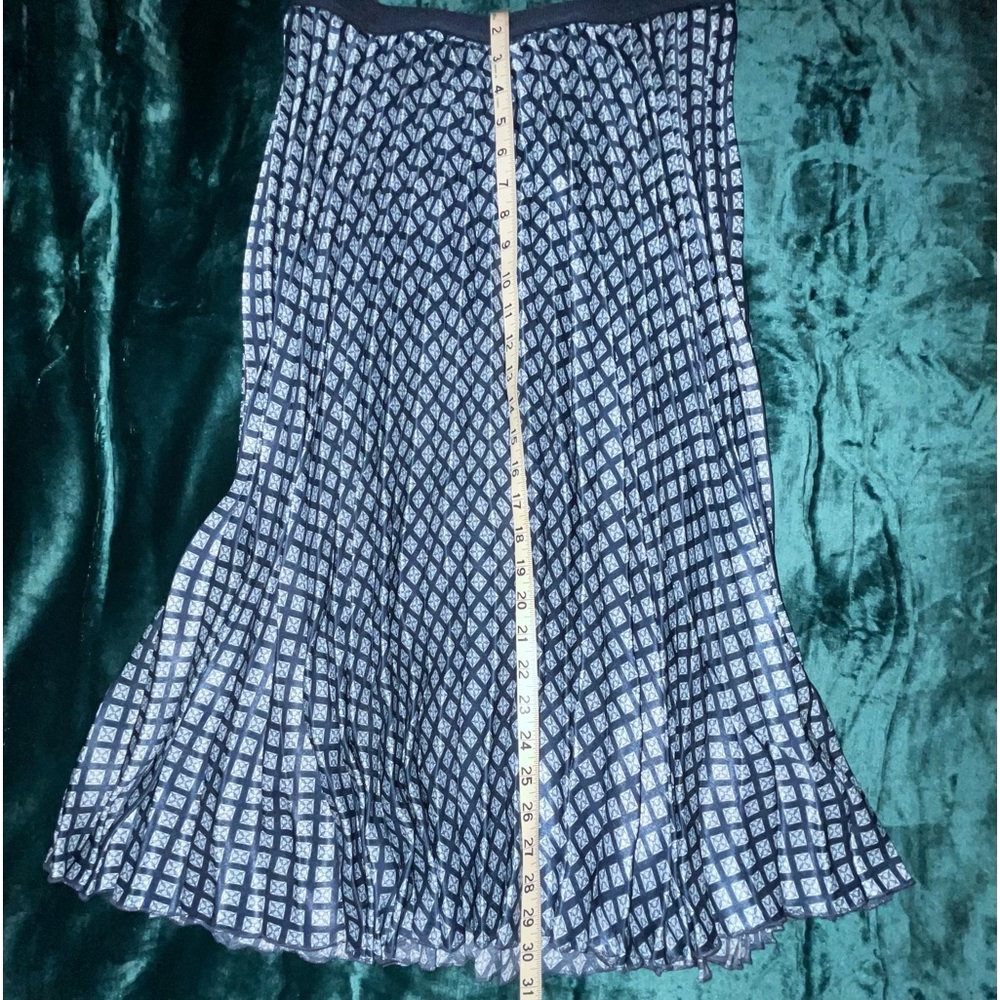 Max Studio Pleated navy blue print skirt